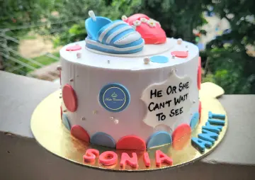 Baby shower theme cake